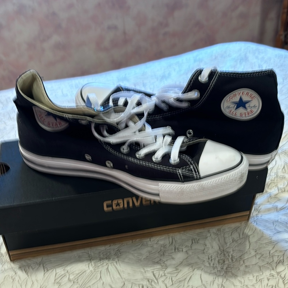 Converse men’s black all star sneakers